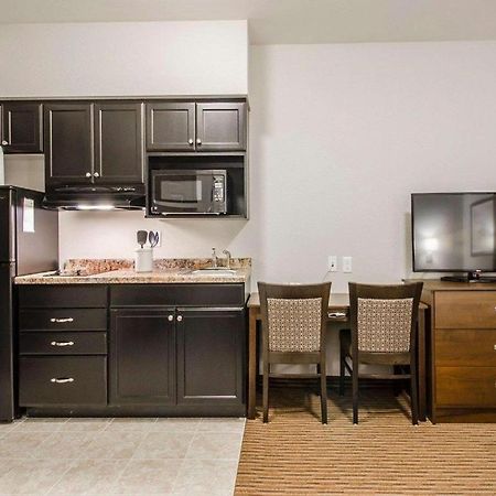 Royal Suites Estevan Ngoại thất bức ảnh