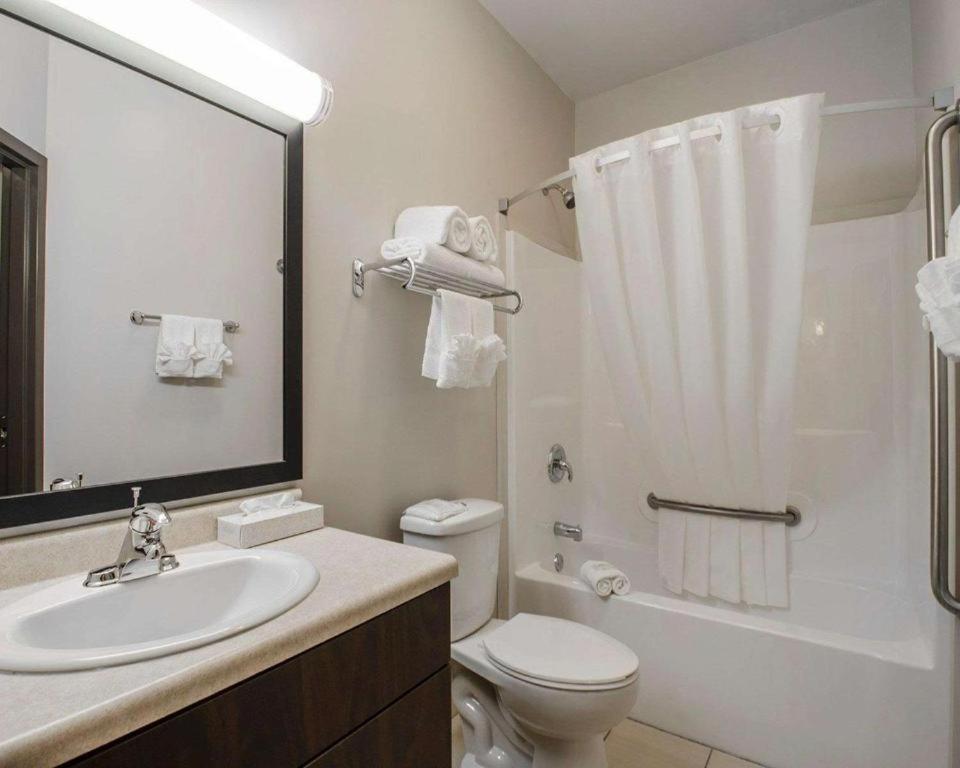 Royal Suites Estevan Ngoại thất bức ảnh