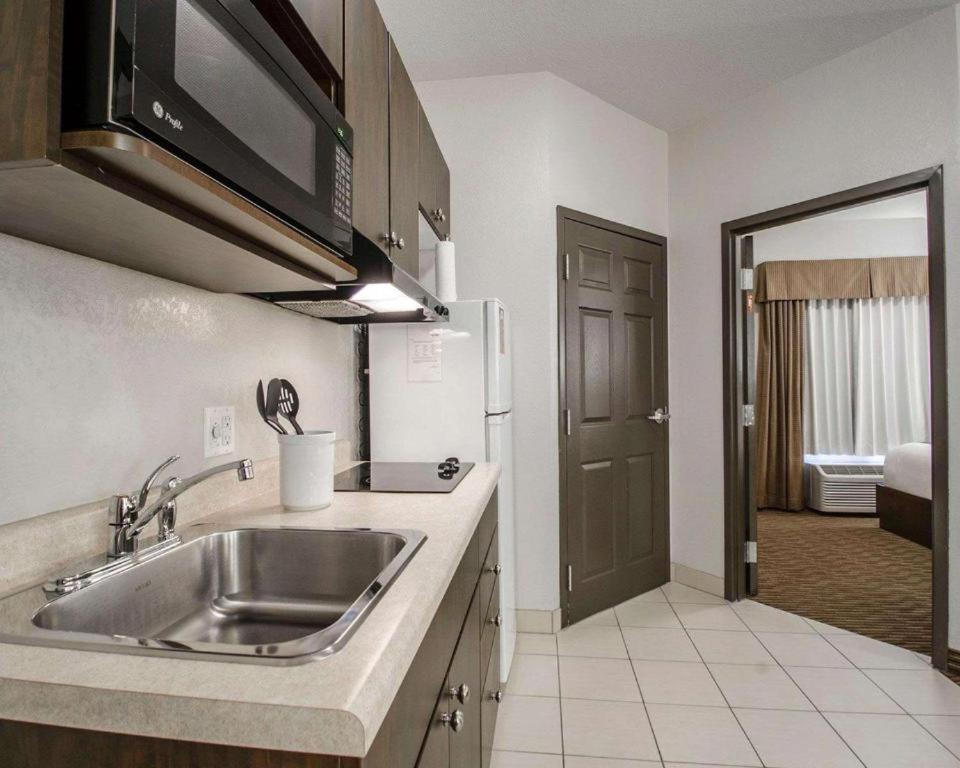 Royal Suites Estevan Ngoại thất bức ảnh